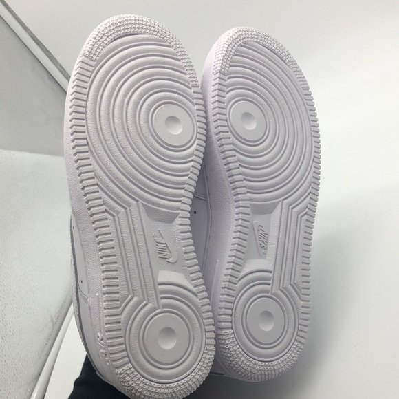 Nike Men's Air Force 1 Low '07 Triple White Casual Sneaker CW2288-111 USED Sz 7 - Picture 5 of 11